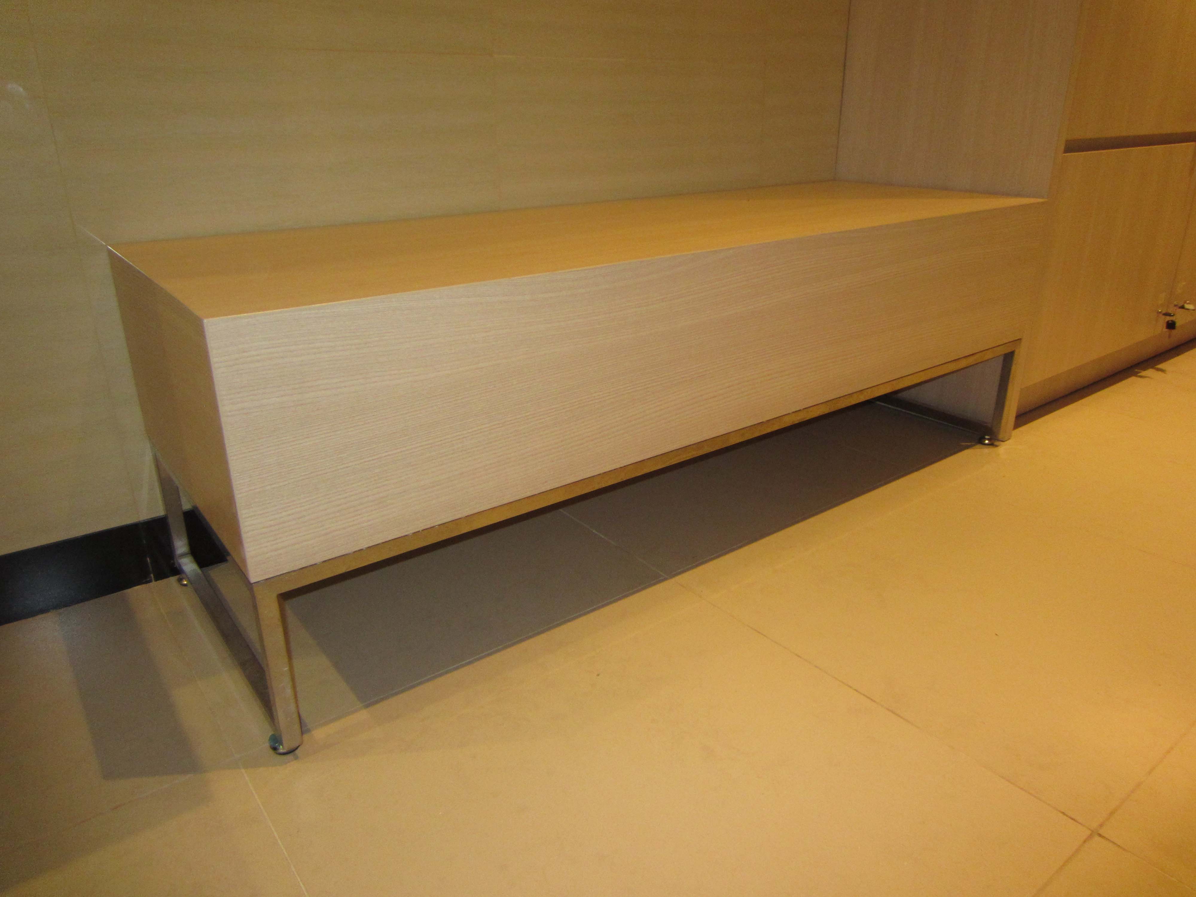 Facility Royal 2, Lobby